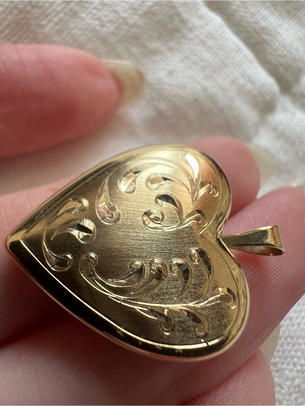 14k Gold Heart Locket - Picture 2 of 5